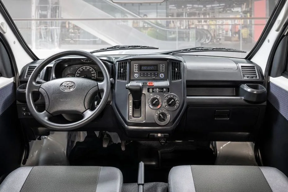 Lite Ace: INTERIOR (Window Van)